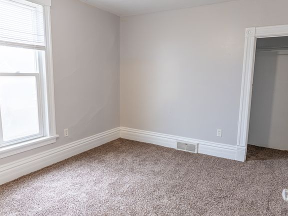 5th image of 511 N Ave Ne Unit 2