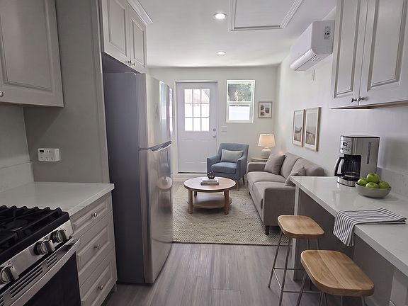 3rd image of 10154 Lemona Ave