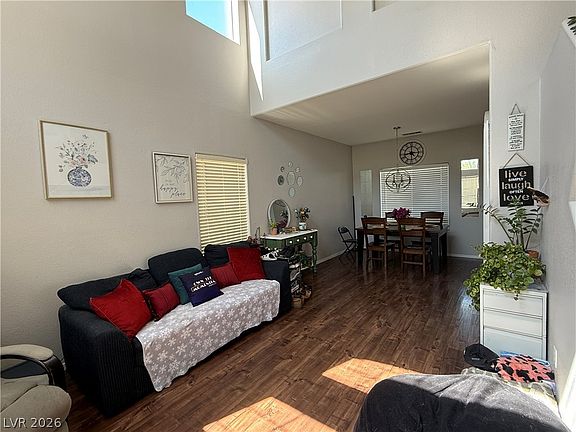3rd image of 1541 Dusty Canyon St
