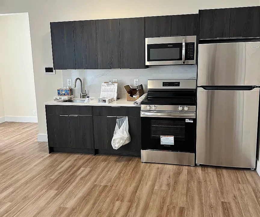 32-41 Steinway St #E2