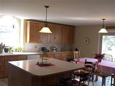 4th image of 905 Manitou Ln