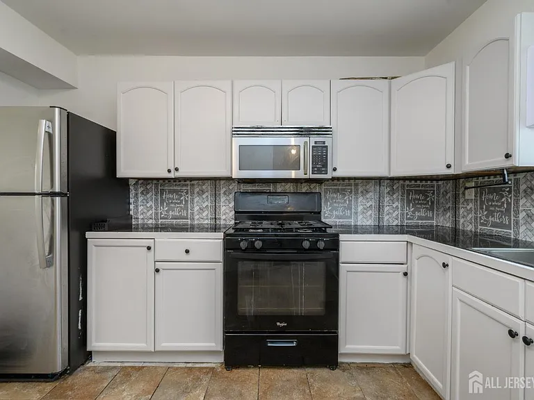 438 Belgrade St — Photo 14