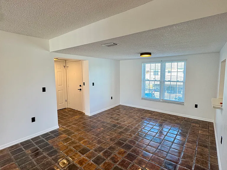 2462 Kingfisher Ln #J203 — Photo 3