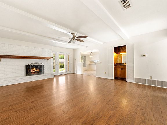 3rd image of 2811 Wentwood Dr
