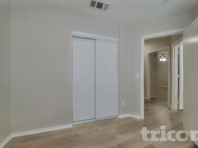11514 W Wethersfield Rd — Photo 21