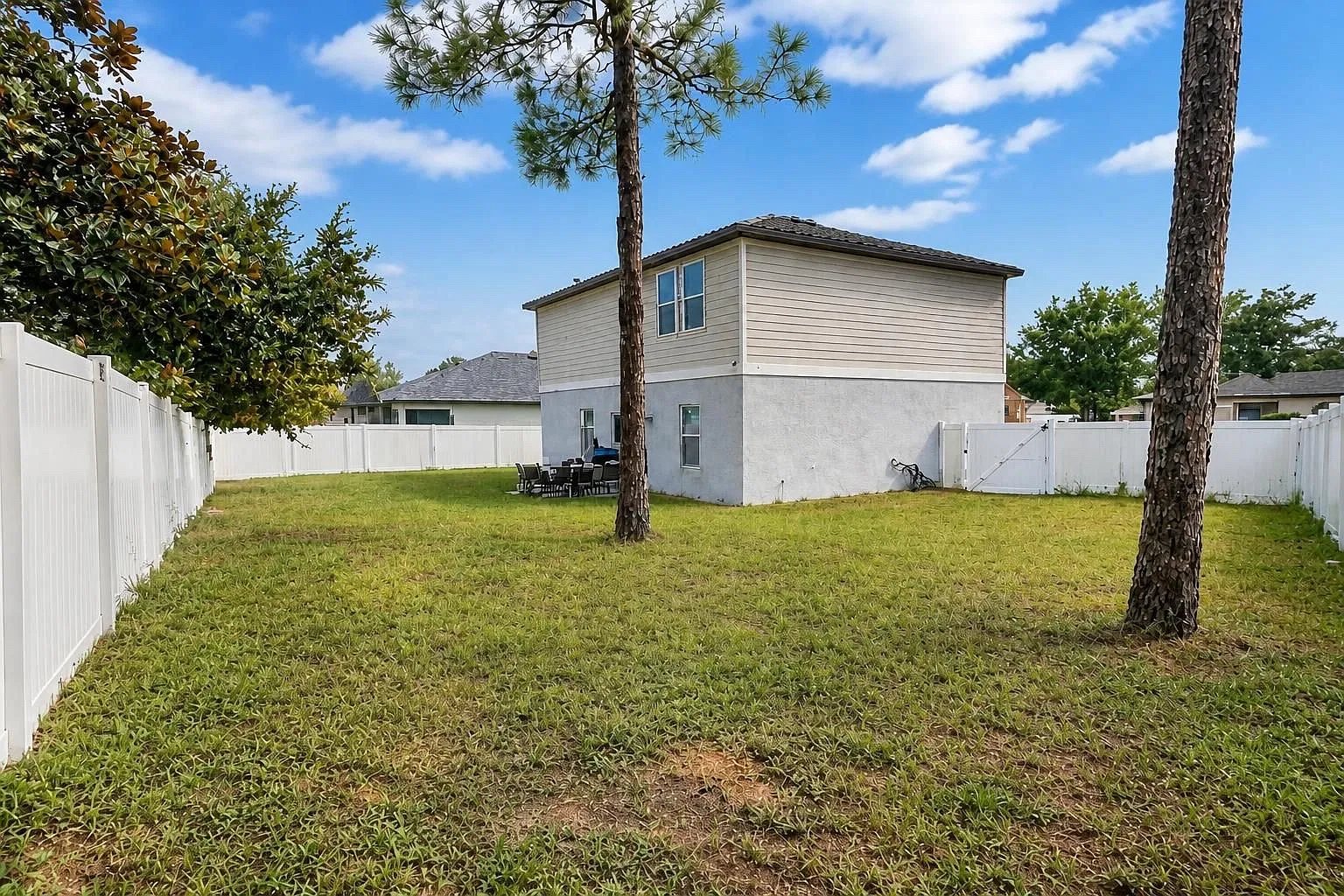 4 bed, 2099 sqft, $2,200 — Photo 4