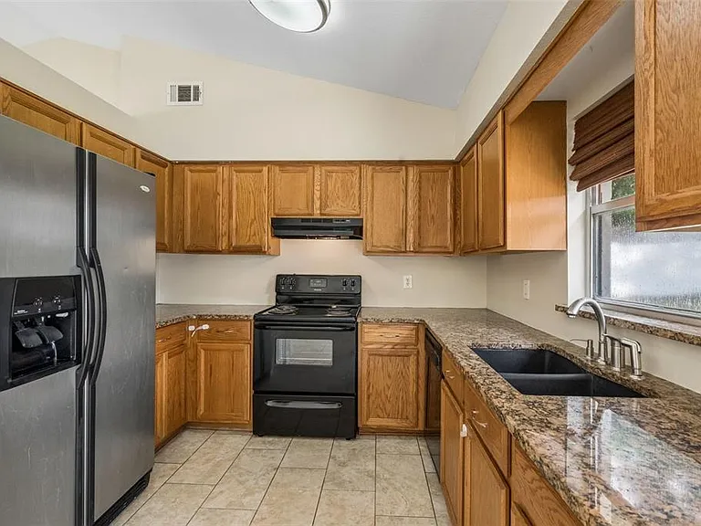 7769 Barberry Dr — Photo 8
