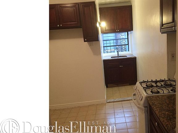 4th image of 454 W 47th St APT 5W