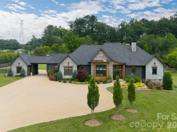23 Benton Farms Ln, Horse Shoe, NC 28742