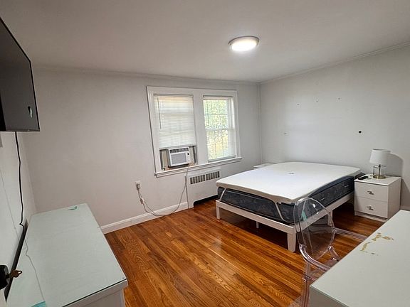 5th image of 282 Foster St #1