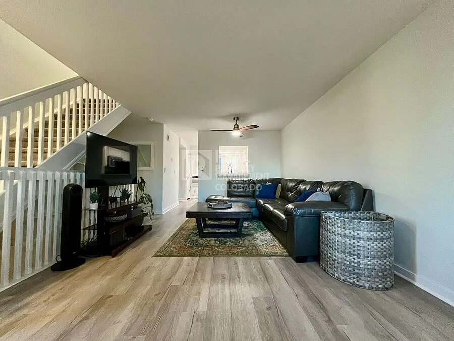 Charming 2-Bedroom Duplex with Yard and Desirable Location in Quail's Crossing! — Photo 4