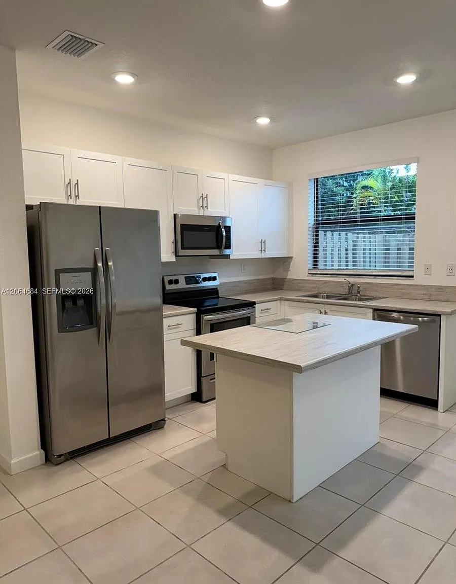 3 bed, 1320 sqft, $3,000 — Photo 1