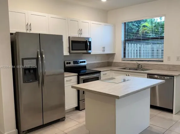 768 NE 206th Ter #768, Miami, FL 33179