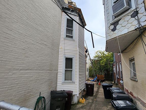 2nd image of 2318 N Market St