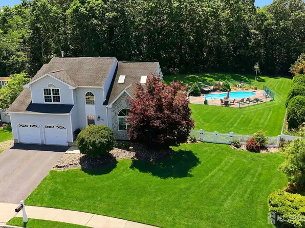 28 Silverbrooke Cir, Howell, NJ 07731