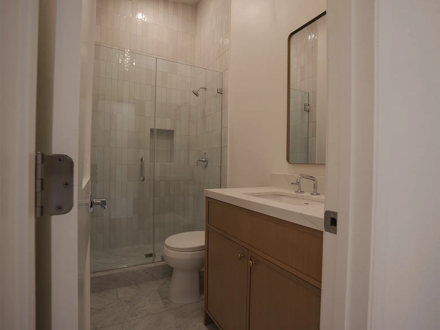 2 bed, 800 sqft, $4,000 — Photo 4