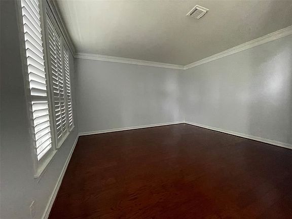 5th image of 11802 Crescent Bluff Dr