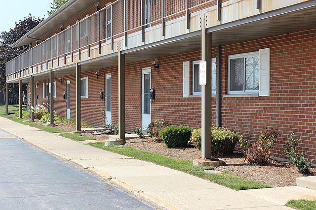 1st image of 1800 W Knightsbridge Dr APT 1D