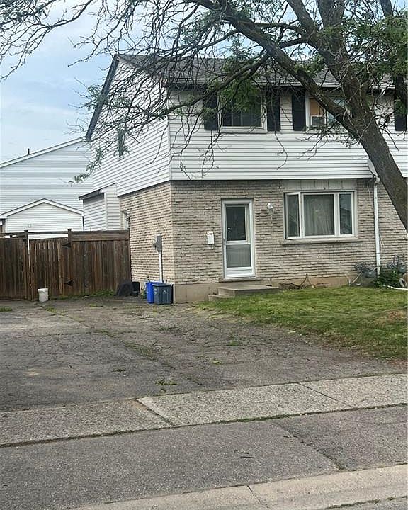 1st image of 35 Debby Cres