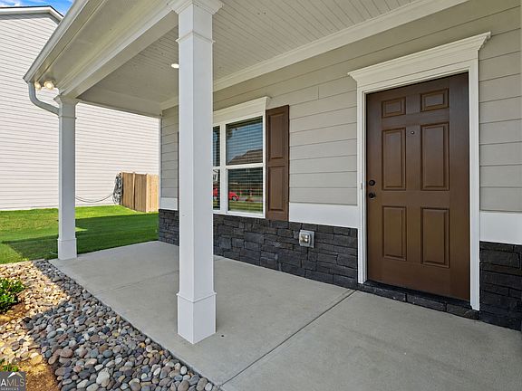 3rd image of 27 Whistling Oaks Dr NE