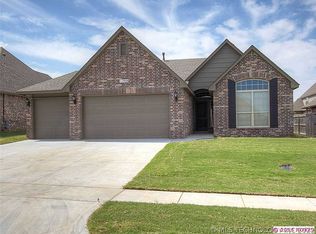 11908 E 102nd St, Owasso, OK 74055