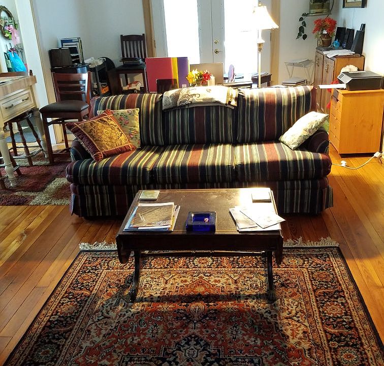 2nd image of 811 Washington Pl