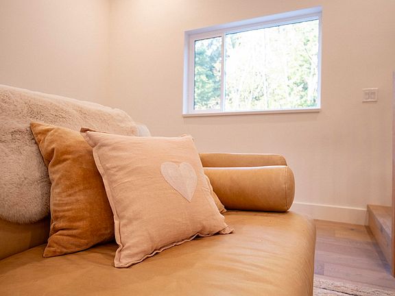 3rd image of 1246 Reed Rd