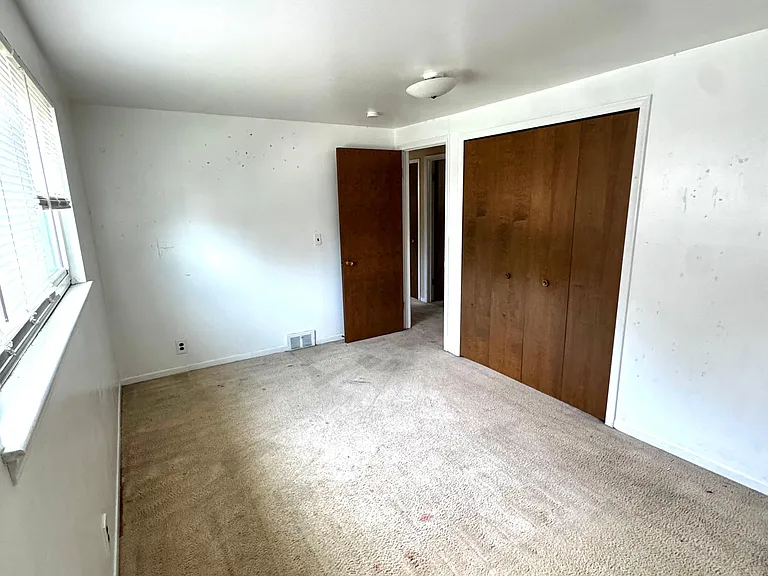 10922 Chicago Rd — Photo 17