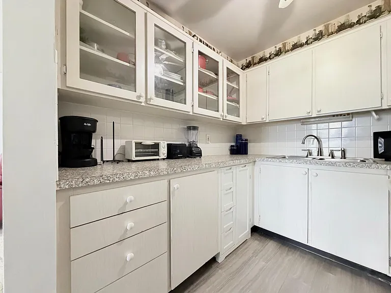 62 Easthampton C — Photo 6