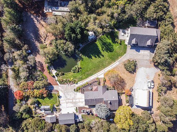 2nd image of 220 Peaceful Oaks Ln