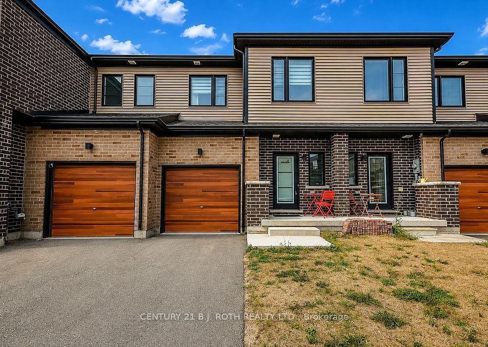 1st image of 35 Pumpkin Corner Cres
