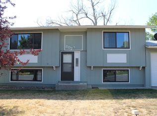 207 Sunset Ave, Thermopolis, WY 82443