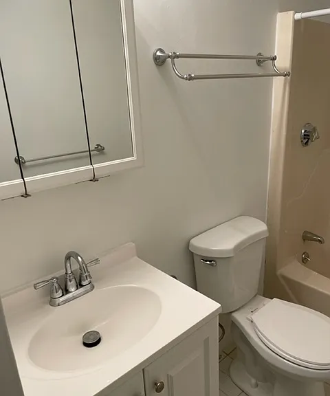 1029 Iyannough Rd #10A — Photo 8