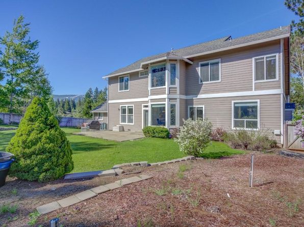 624 Pauls Pl, Mount Shasta, CA 96067