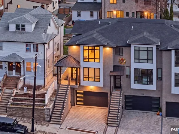 256A 7th St, Palisades Park, NJ 07650