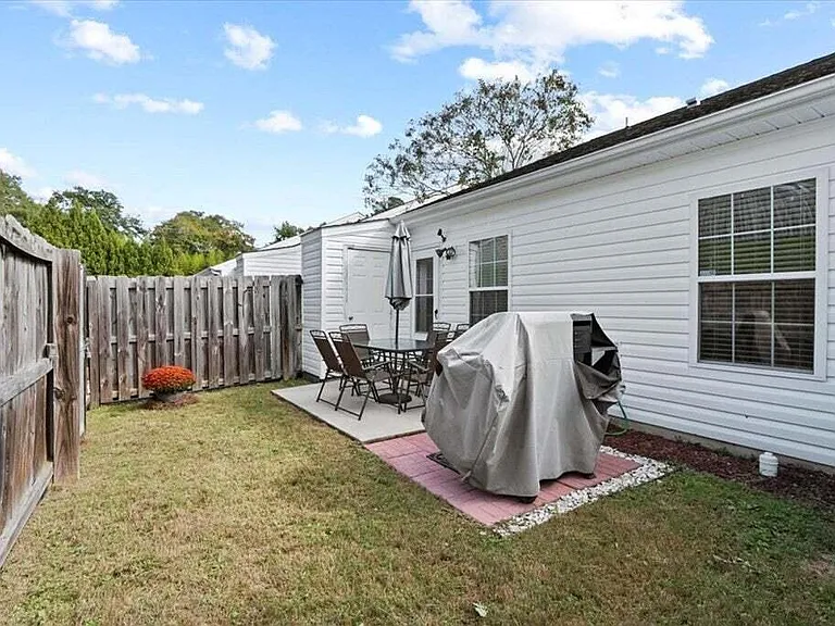 1615 Emma St — Photo 22