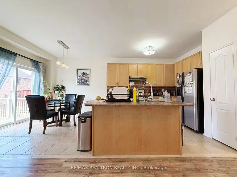 210 Old Colony Rd — Photo 8