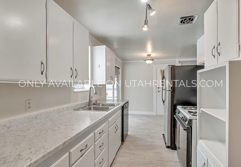 961 S 190 W — Photo 1