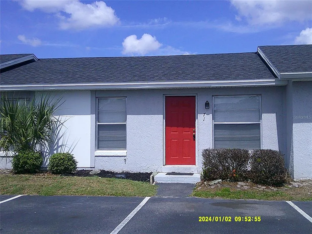 3 bed, 2.0 bath, 992 sqft, $1,695 — Photo 2