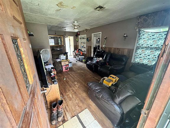 4th image of 3924 Thomas Ave