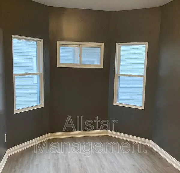 760 W 9th St — Photo 5