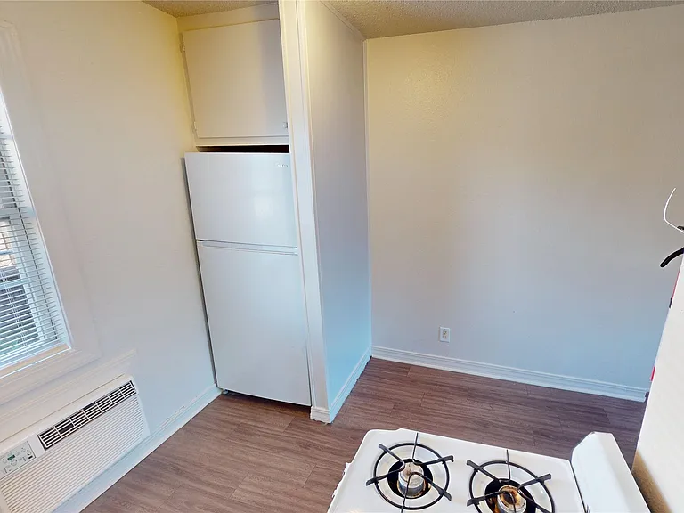 205 W Birch St #7 — Photo 6