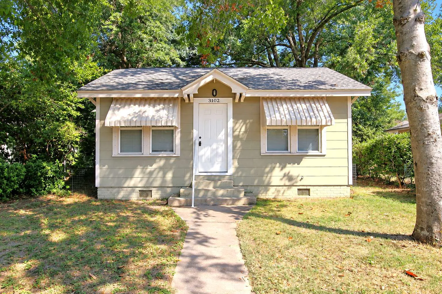 2 bed, 1.0 bath, 700 sqft, $1,450 — Photo 1