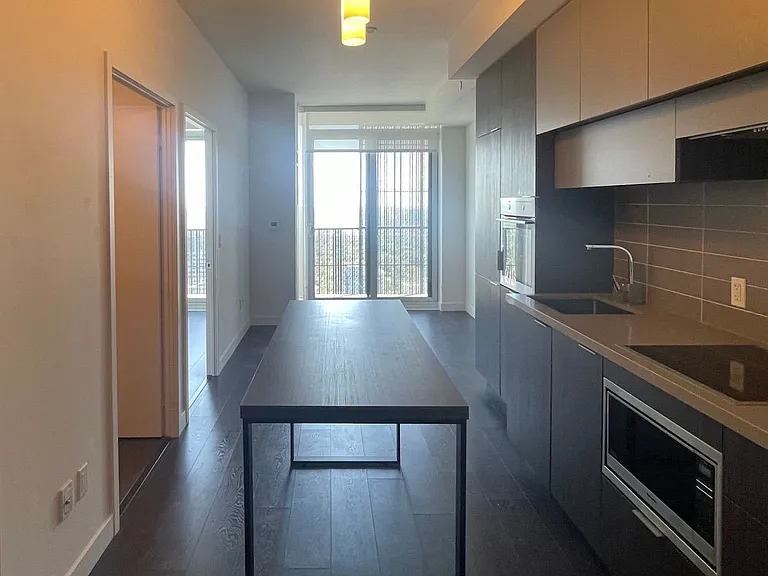 8 Eglinton Ave E #4809 — Photo 2