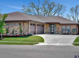 917 Lacebark Ln, Lincoln, NE 68521