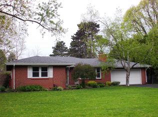 1135 Woodridge Dr, Rockford, IL 61108
