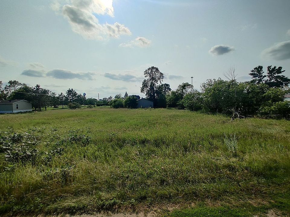 2nd image of 105 Ottertail Ave