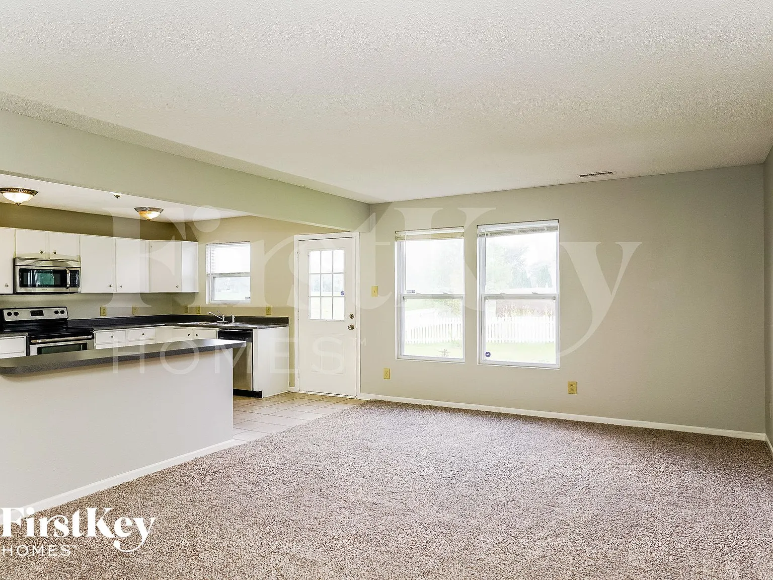 3 bed, 2.0 bath, 1588 sqft, $1,900 — Photo 4