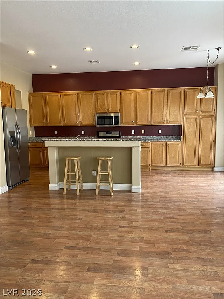 3 bed, 2.0 bath, 1746 sqft, $2,399 — Photo 3