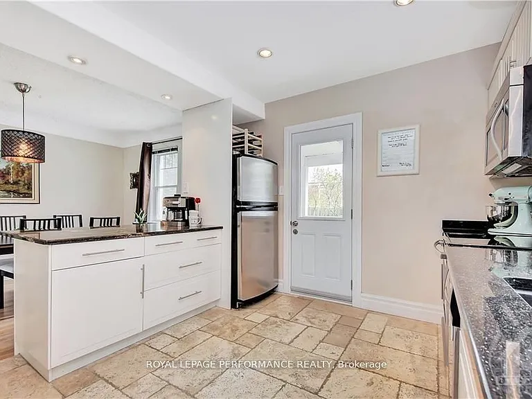 48 Hawthorne Ave — Photo 10